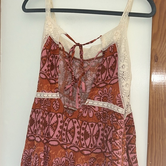 NWT Red & Pink Romper Flower & Lace Urban Outfitters - Picture 12 of 12